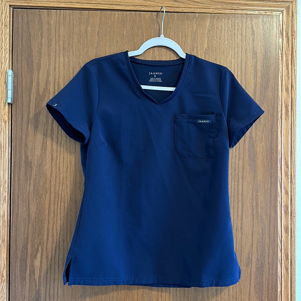Januu scrub set